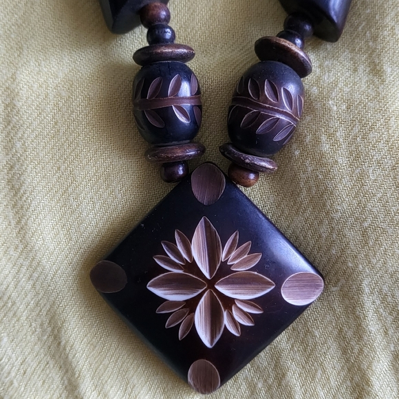 Wood Necklace - Picture 5 of 10